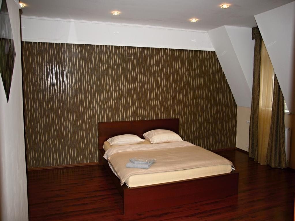 Apartman Dr. Engla كارلوفي فاري الغرفة الصورة